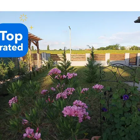 Holiday home Hunor House